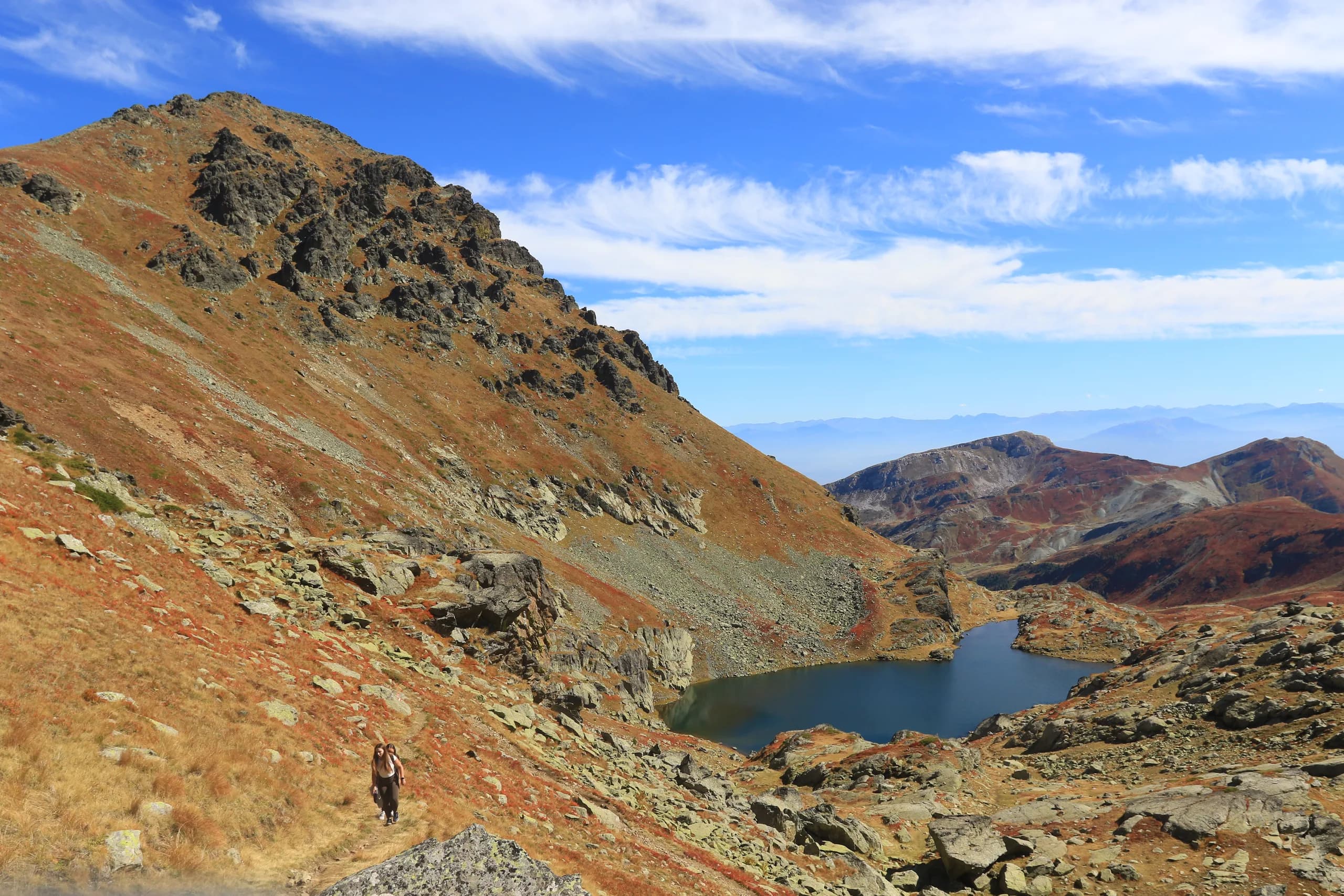 Ecje malore dhe shtigje hiking pranë liqenit glacial të Gjeravicës në Junik